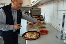 Gemeinde dankt den Sternsingern mit einem Pizzabacken 